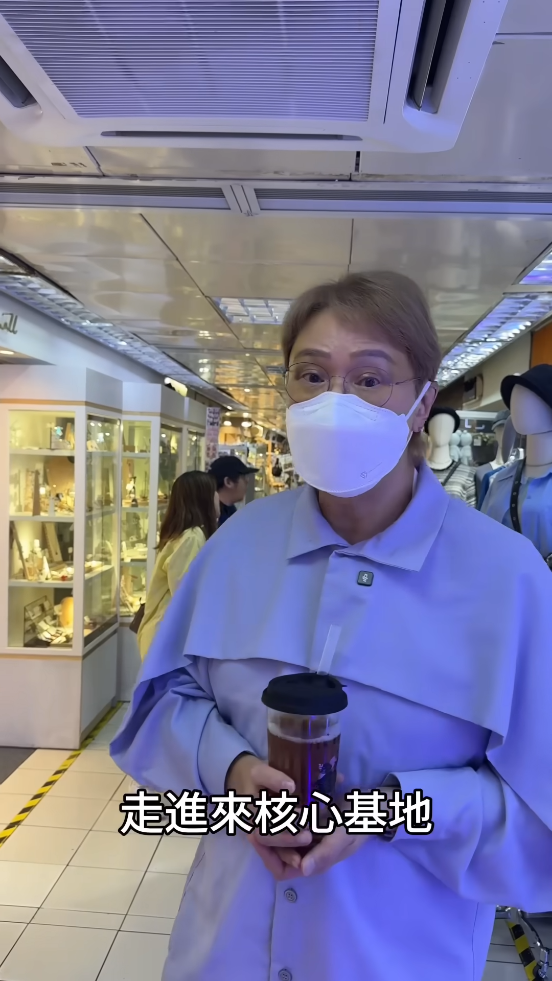 陳志雲直踩葵廣「試臭」,更同螺螄粉店員做訪問!