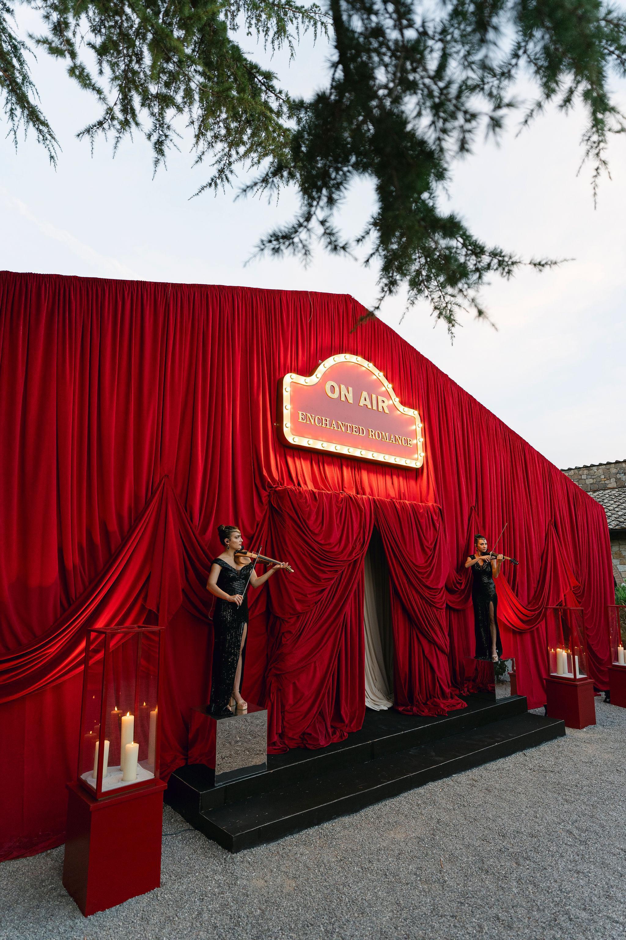 晚宴由吳千語親自構思,主題定為「Life is a Movie」,佈置像復古的意大利電影院。