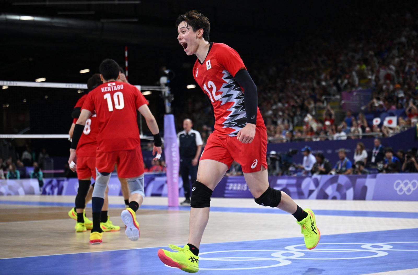 日本男排在大好形勢下反敗予意大利。