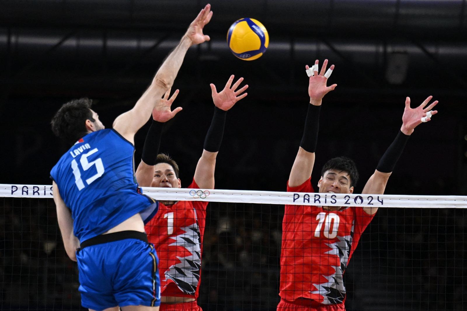 日本男排在大好形勢下反敗予意大利。