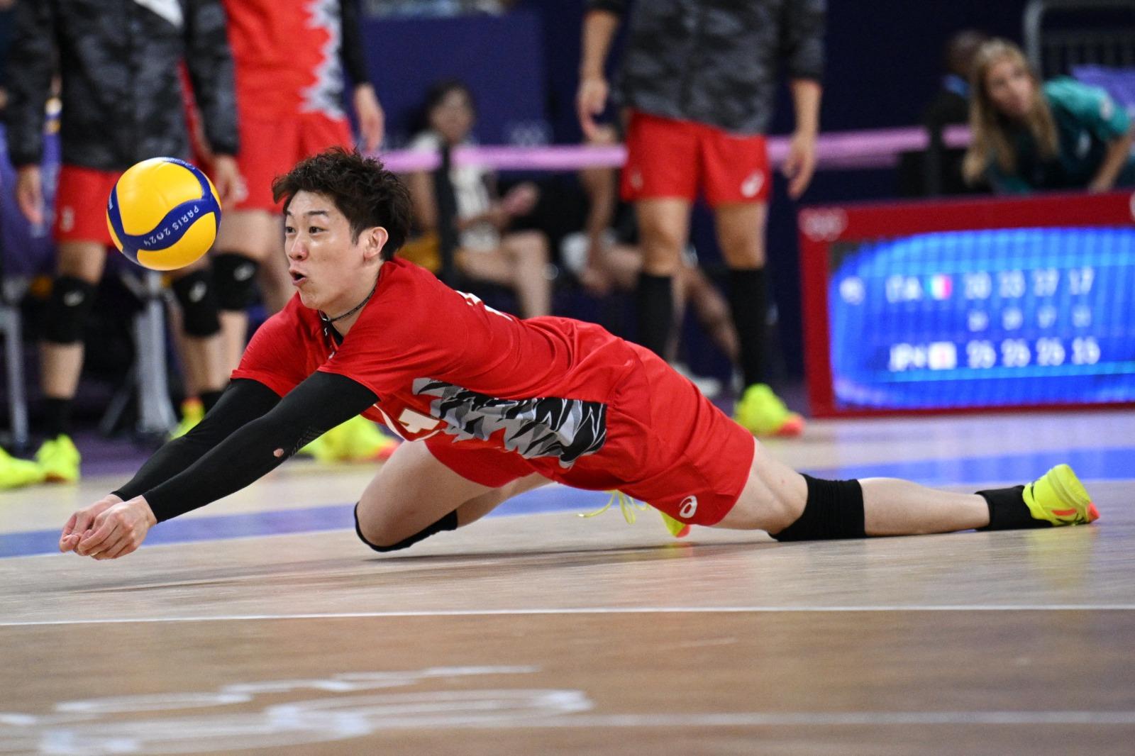 日本男排在大好形勢下反敗予意大利。