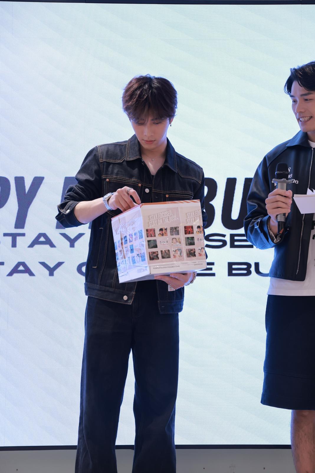 吳漢洋28歲生日,與fans提前慶祝。