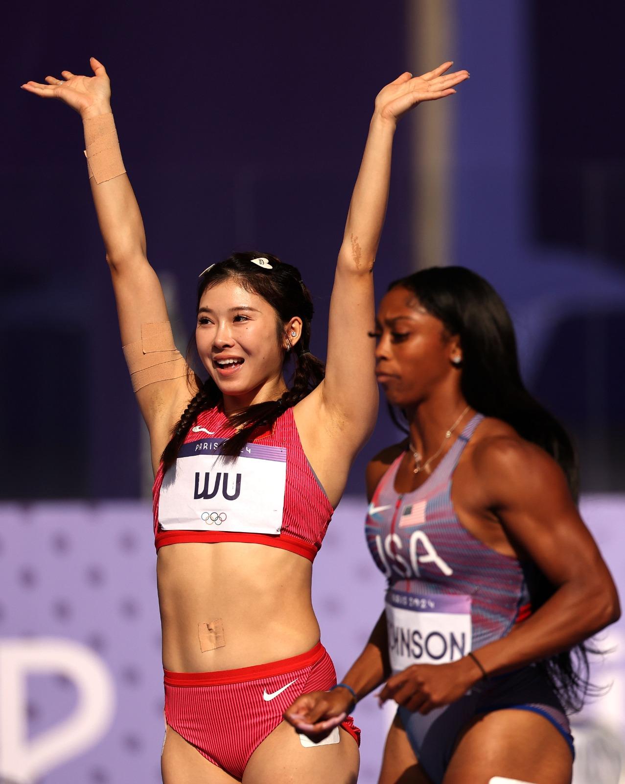 巴黎奧運|吳艷妮出戰女子100米欄,以第6完成。(新華社)