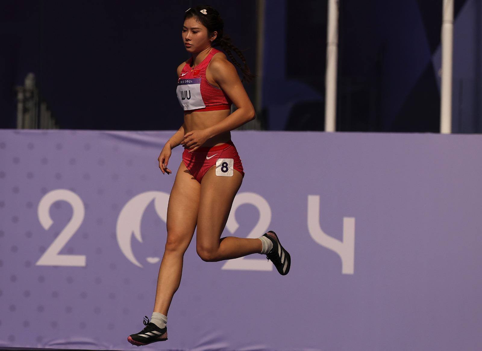 巴黎奧運|吳艷妮出戰女子100米欄,以第6完成。(新華社)