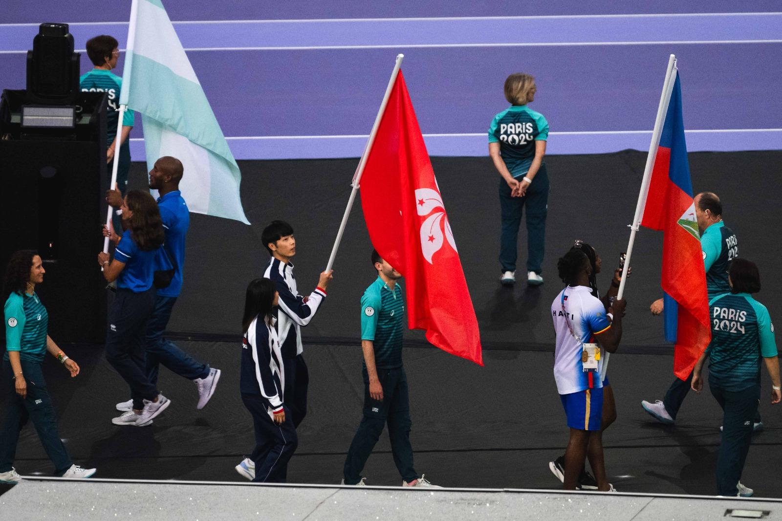巴黎奧運|李思穎及盧蔚豐是香港隊閉幕禮持旗手。(相片由港協暨奧委會提供)