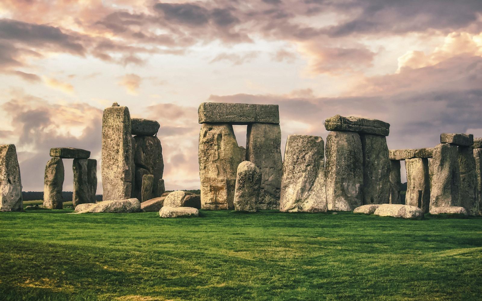 英國巨石陣(stonehenge)來源有不少說法。
