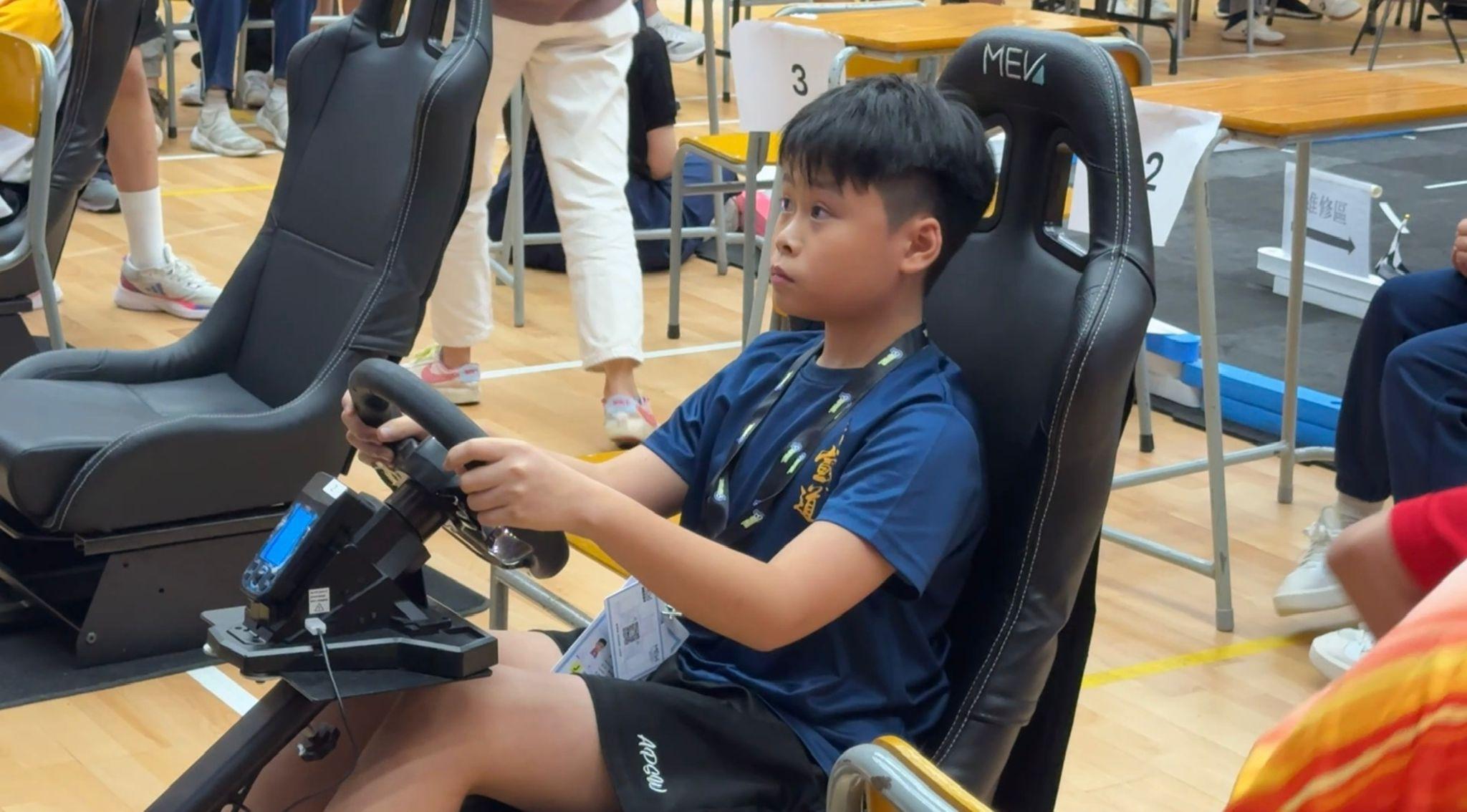 有家長認為MEV 機動電能車比賽能夠訓練小朋友的手腳協調能力。