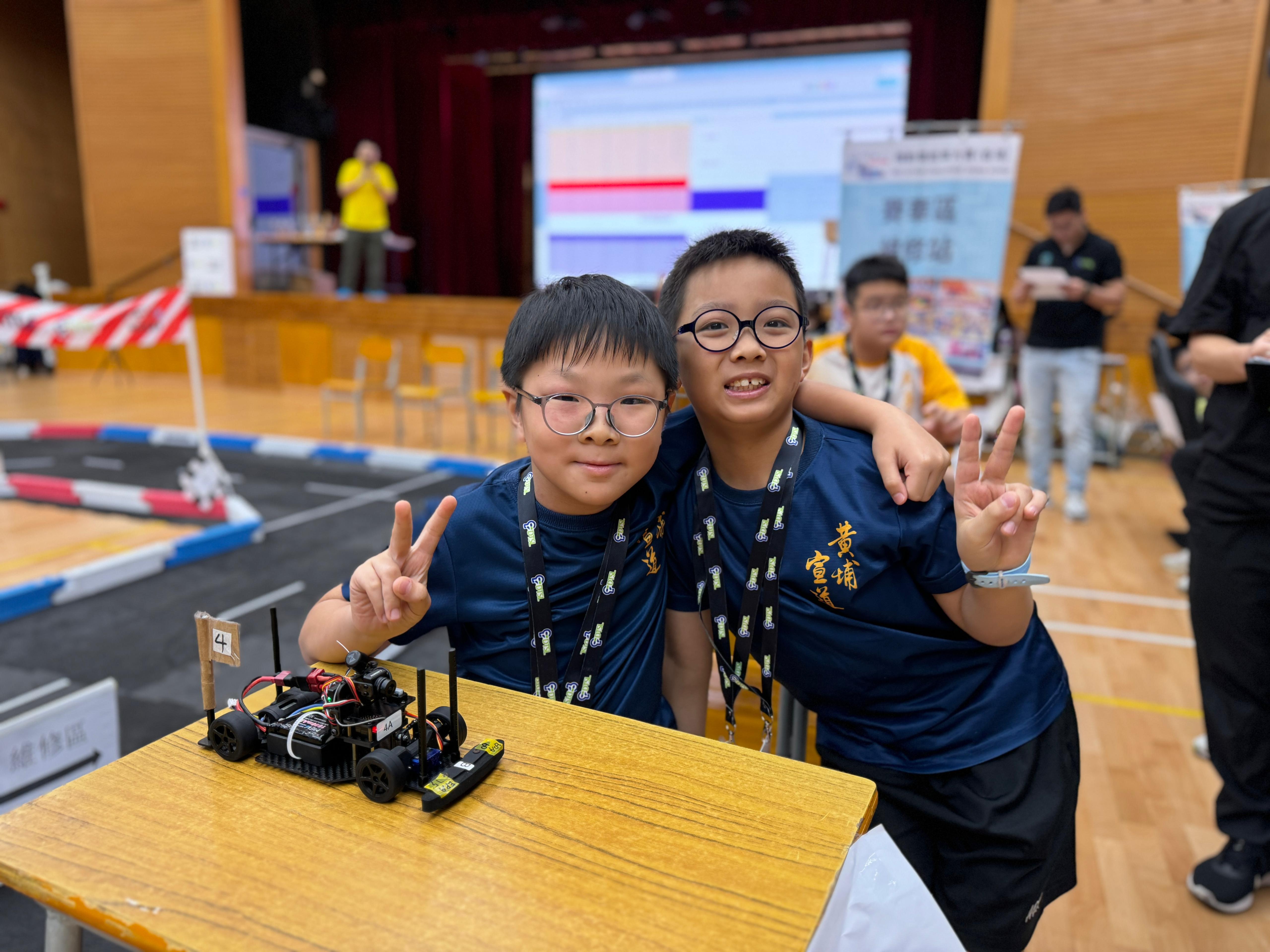 有家長認為MEV 機動電能車比賽能夠訓練小朋友的手腳協調能力。