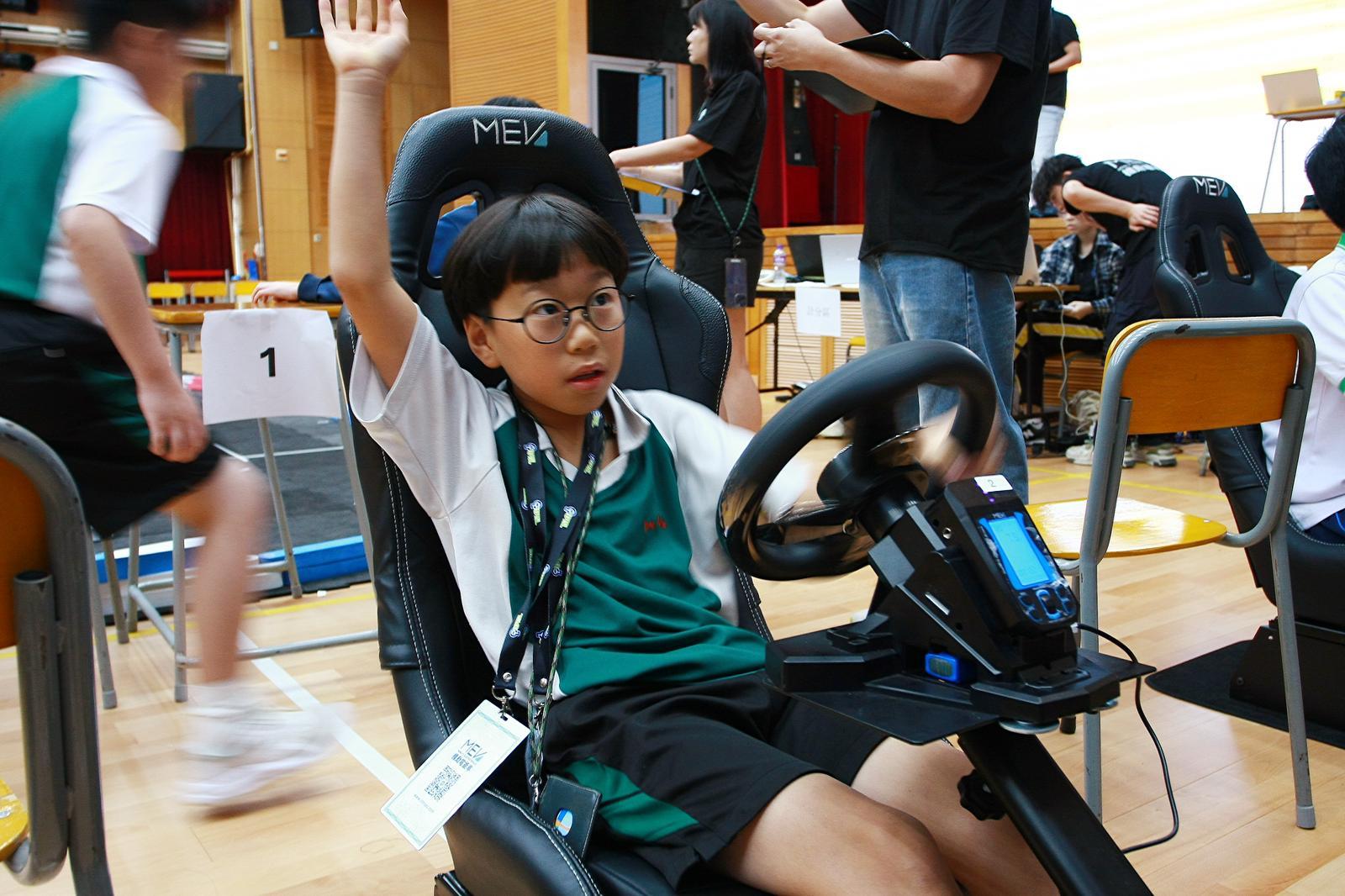 英華小學陳美娟校長認為比賽能夠培養學生團隊合作精神,因此相當鼓勵學生參賽。