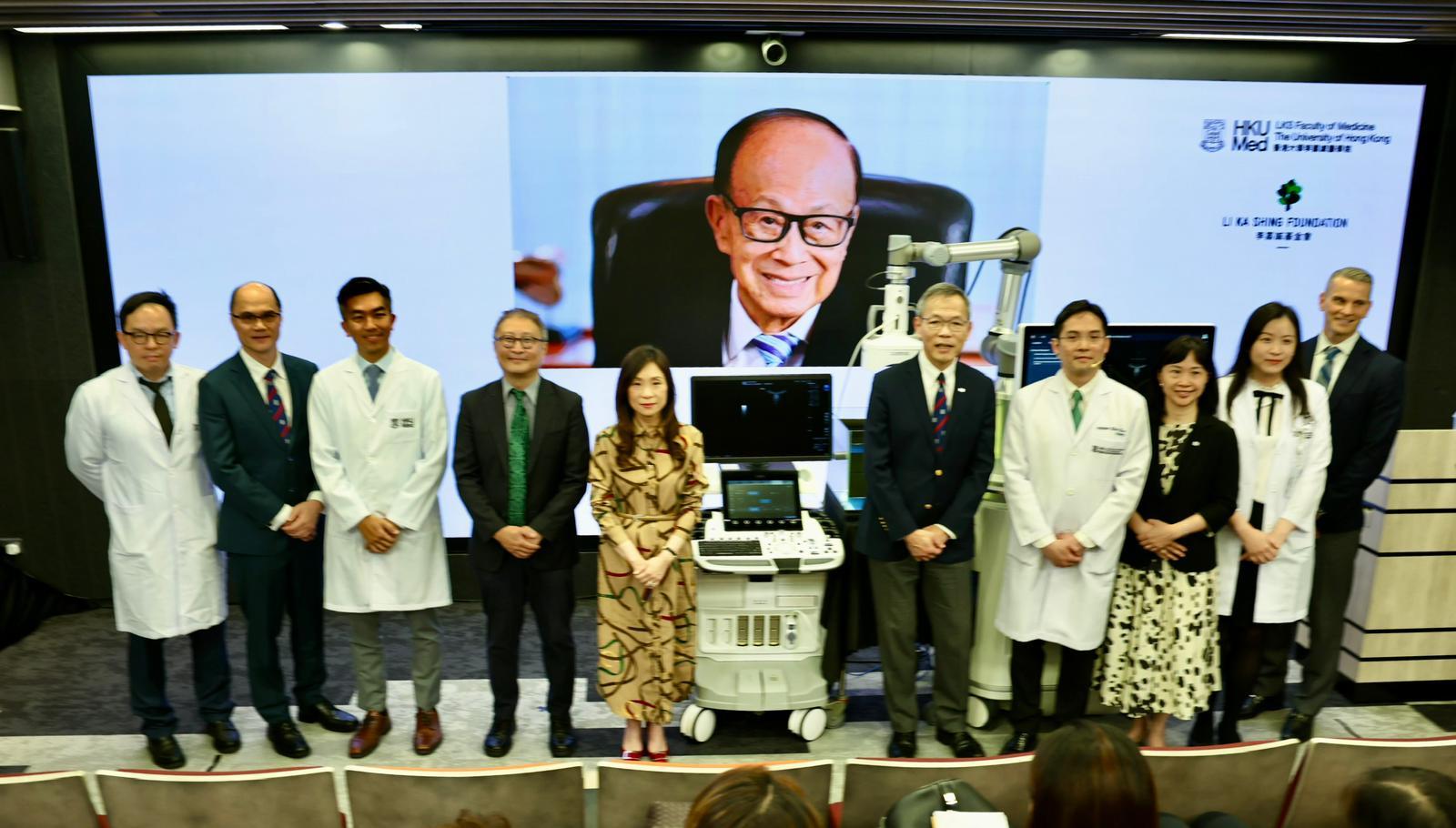 李嘉誠短暫視像現身。