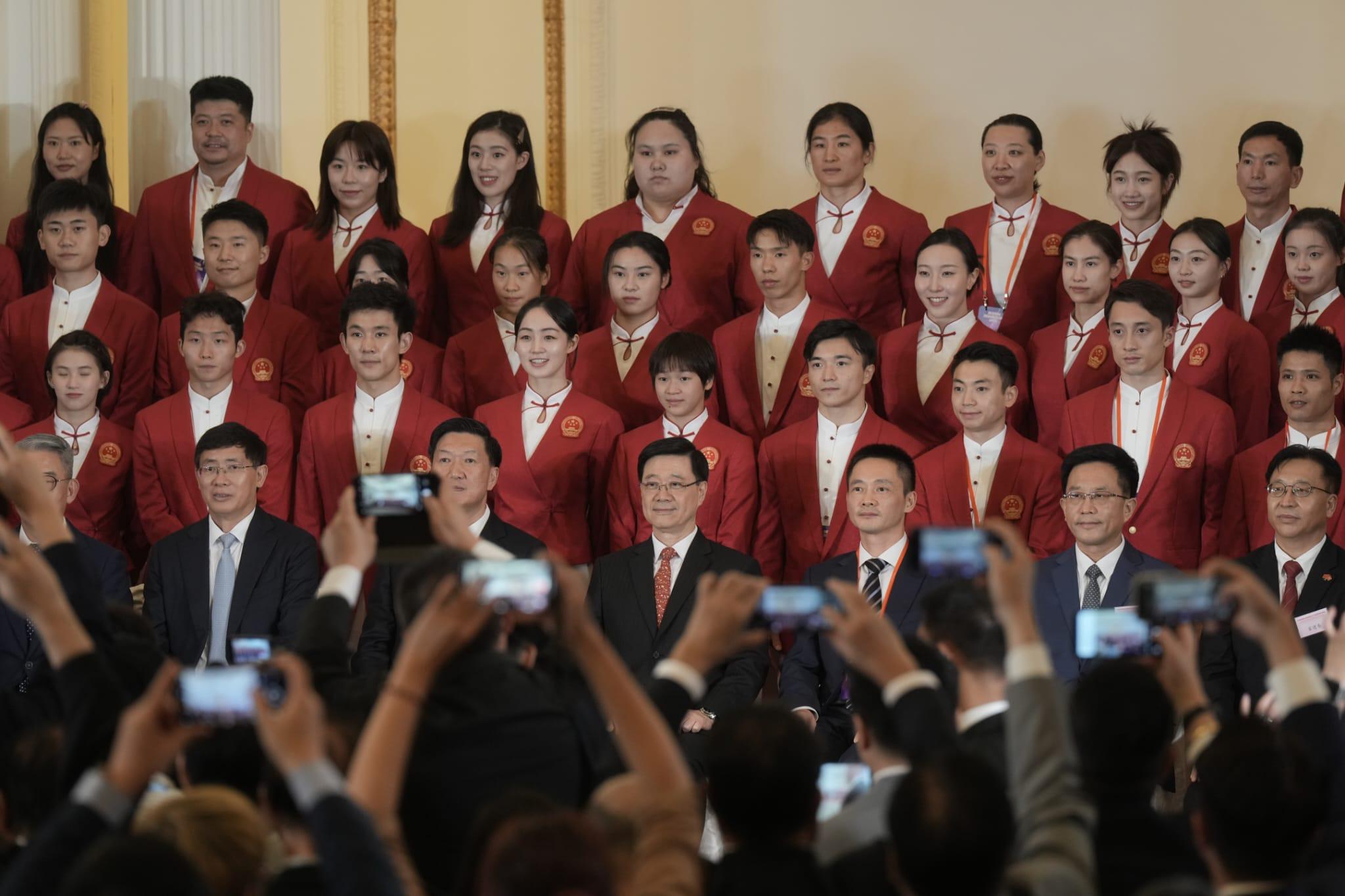 代表團到禮賓府出席歡迎會。