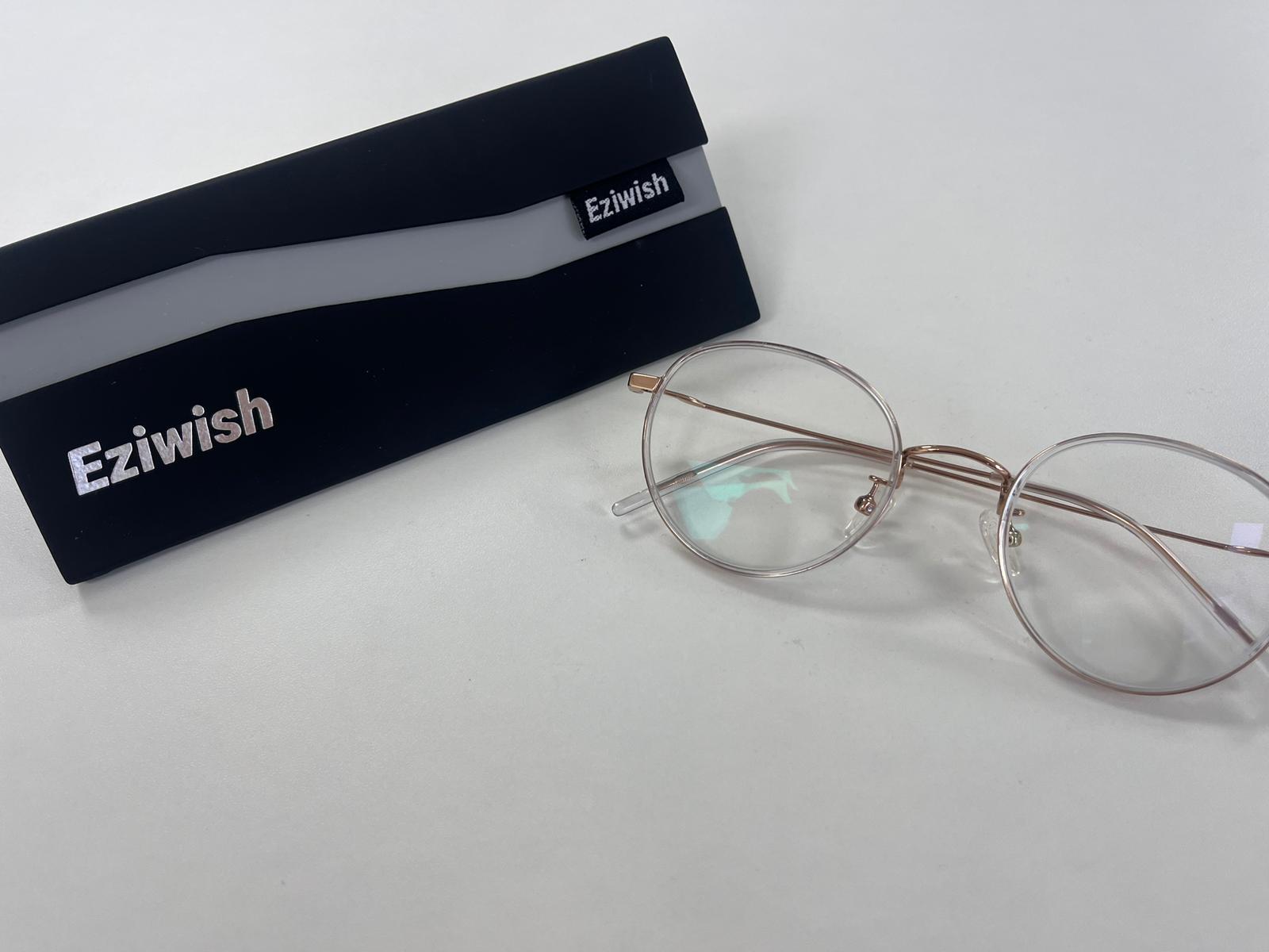 鏡框接駁位置做工相當精緻,兼顧美學和實用。