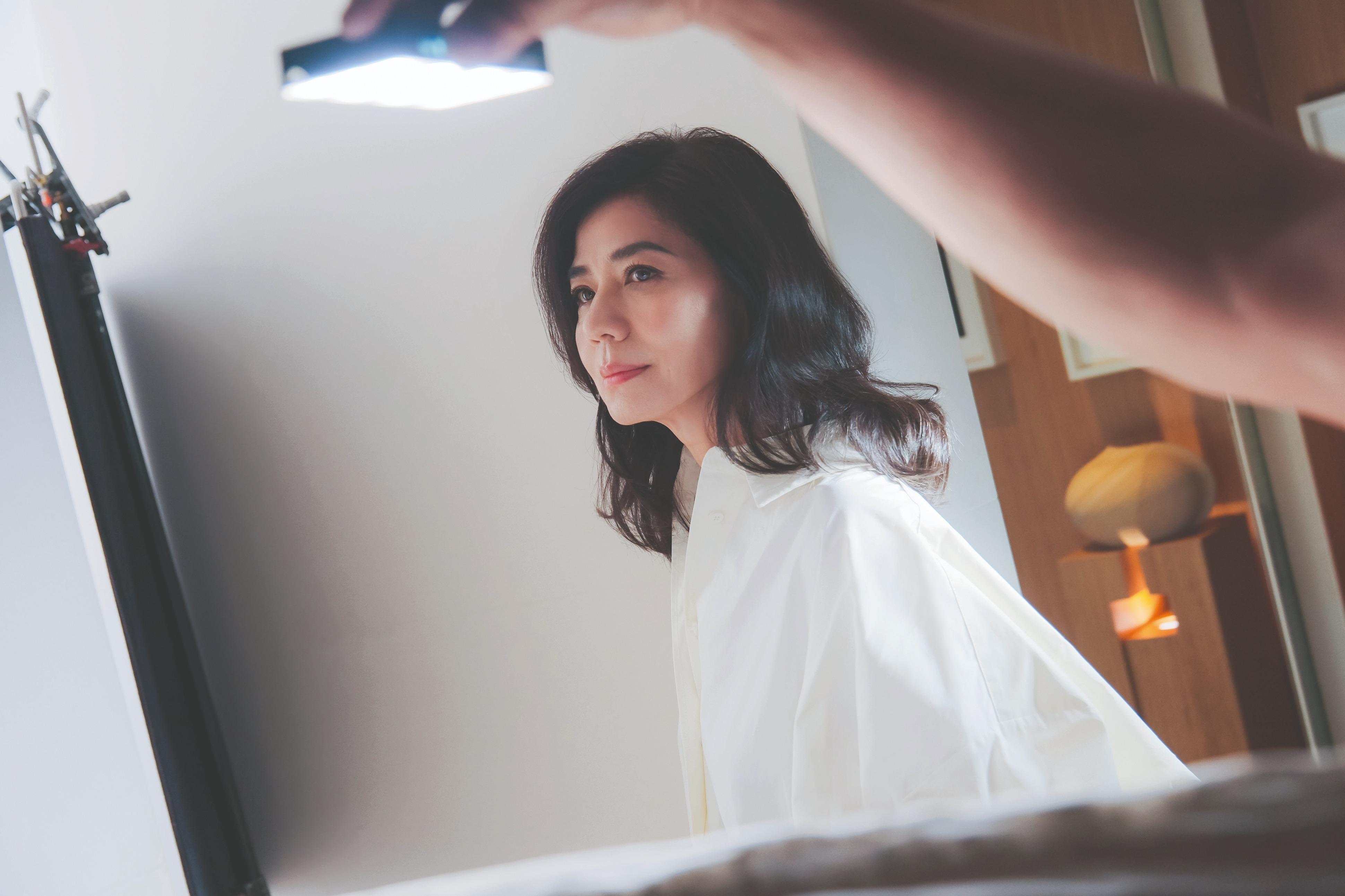 岩井俊二掌鏡為紅姑拍美髮廣告 張叔平加持設計造型