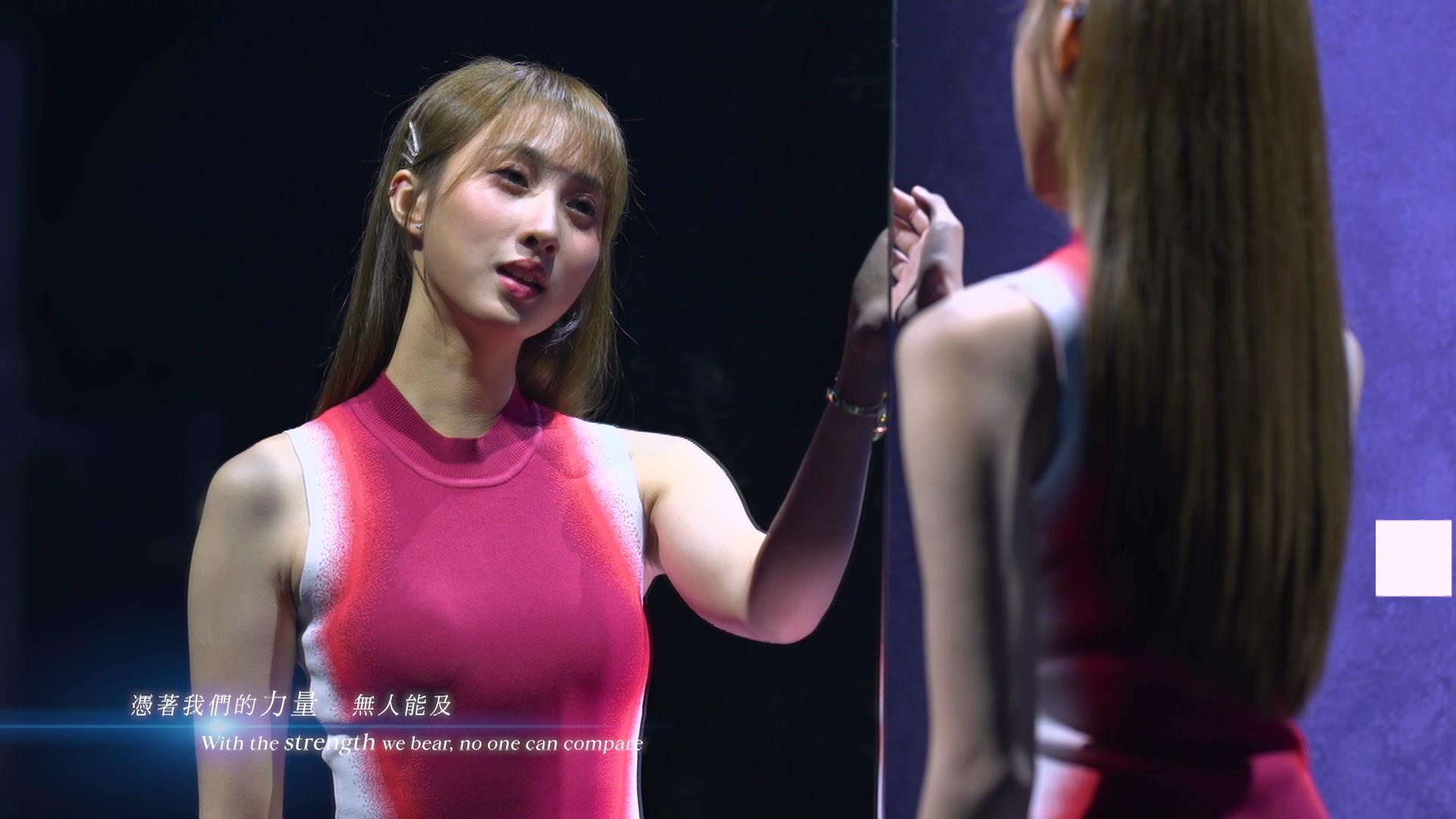 Yumi在《Proud To Be A Woman》的歌聲,唱出華麗感覺。