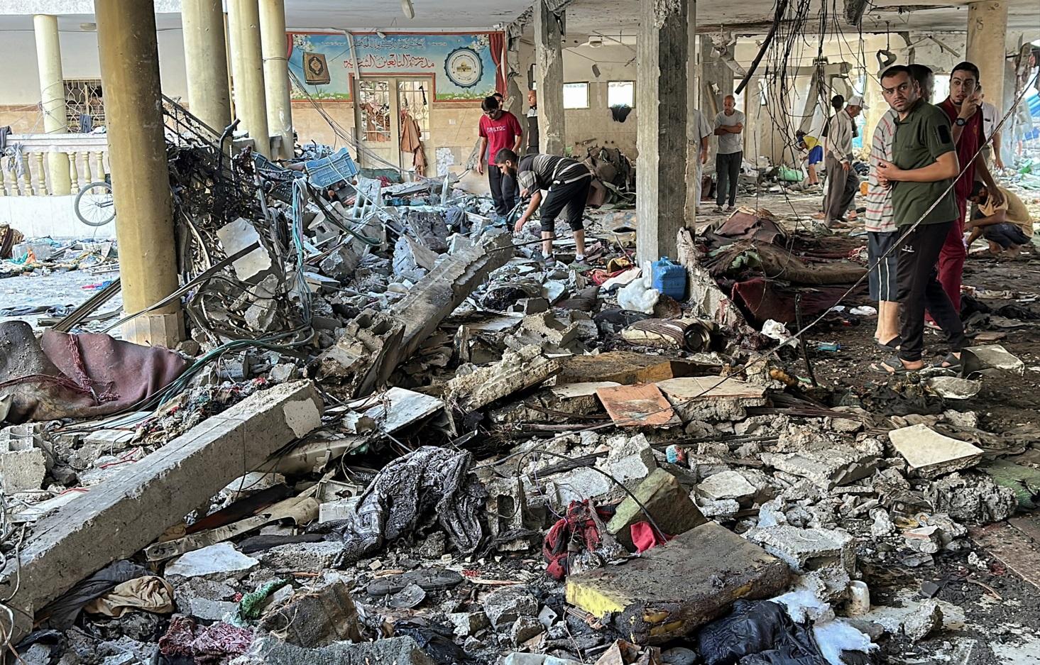 加沙城用作收容巴勒斯坦難民的學校遭以軍空襲,淪為廢墟。(路透社)