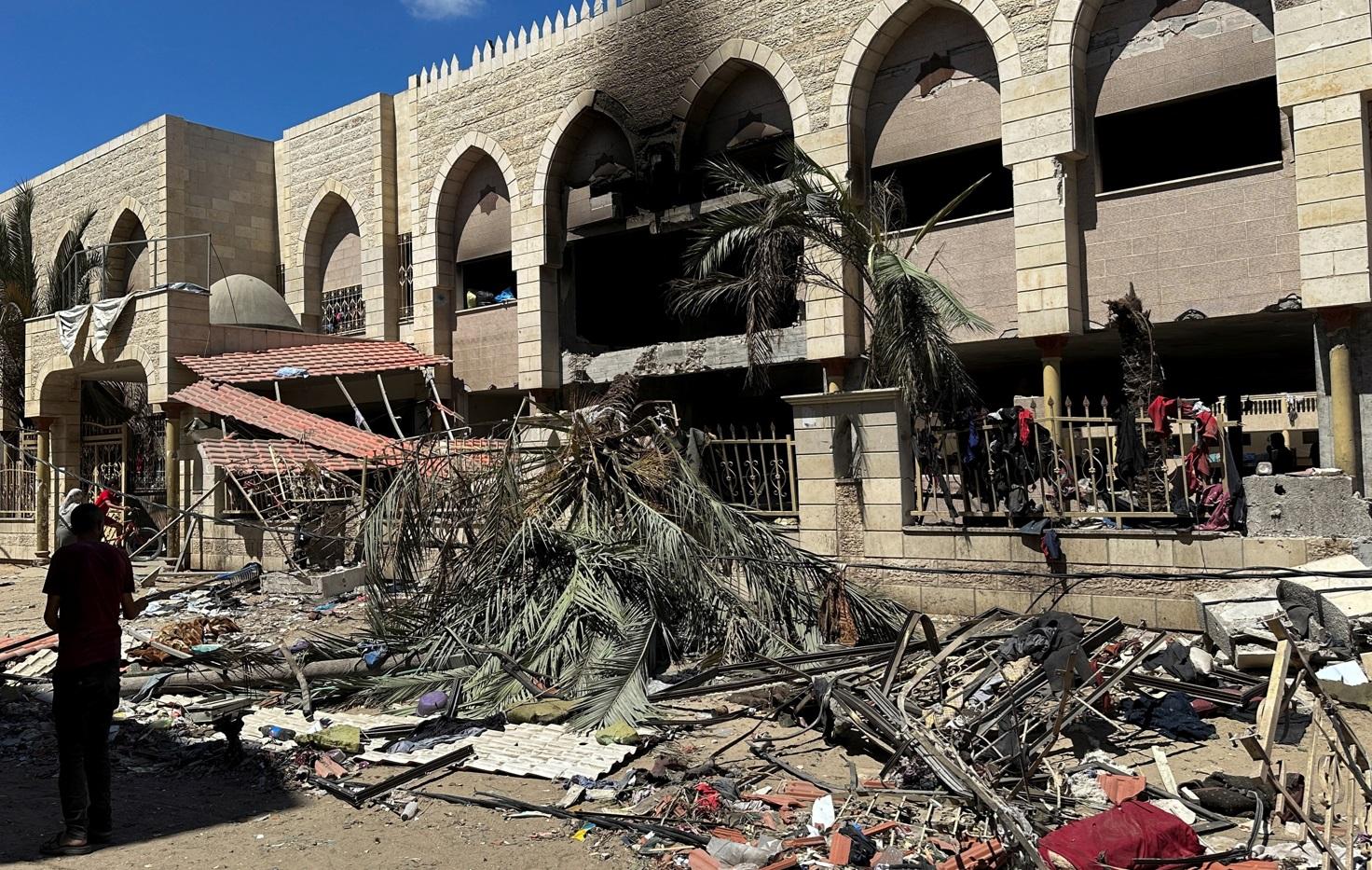 加沙城用作收容巴勒斯坦難民的學校遭以軍空襲。(路透社)