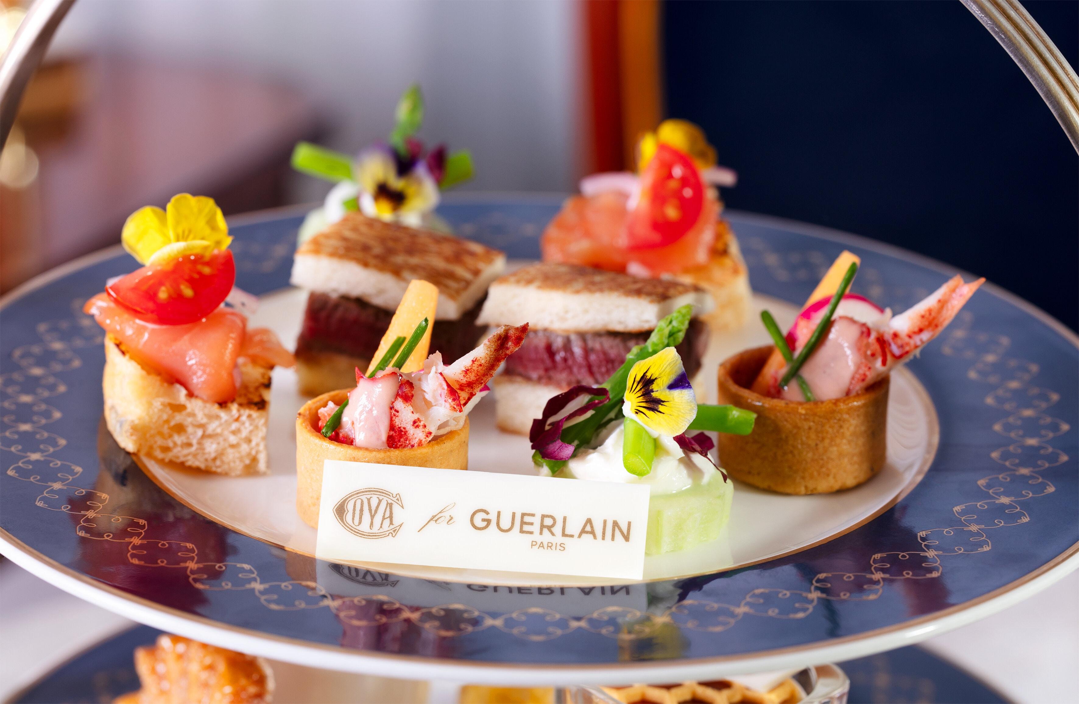 鹹點有龍蝦沙律撻、迷你蘆筍意式軟芝士意大利青瓜、煙三文魚紅菜頭慕絲、燒安格斯牛肉三文治。