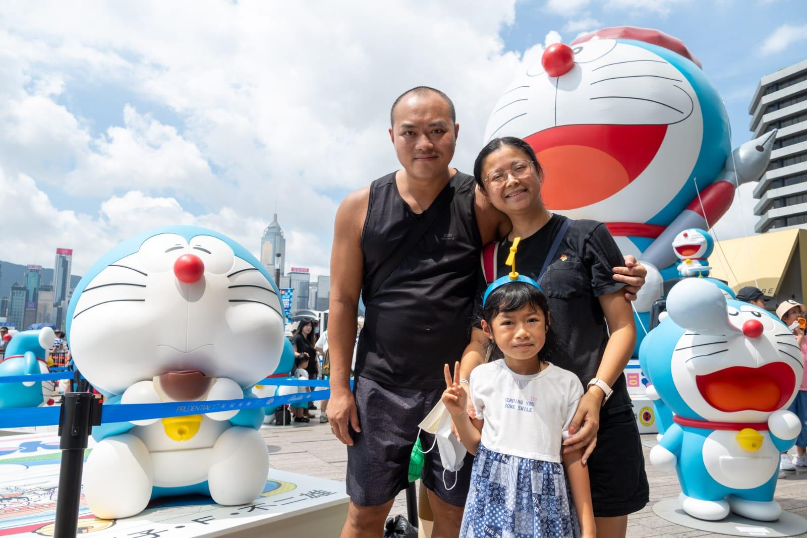 陳氏一家特意前來觀看展覽。(陳奕釗攝)