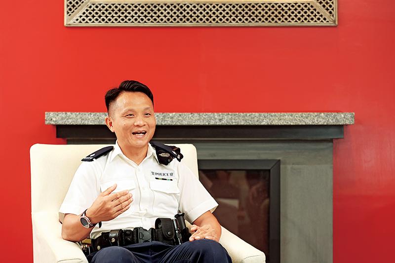 警署警長阿健擔任警察義工已有19年。(《警聲》)