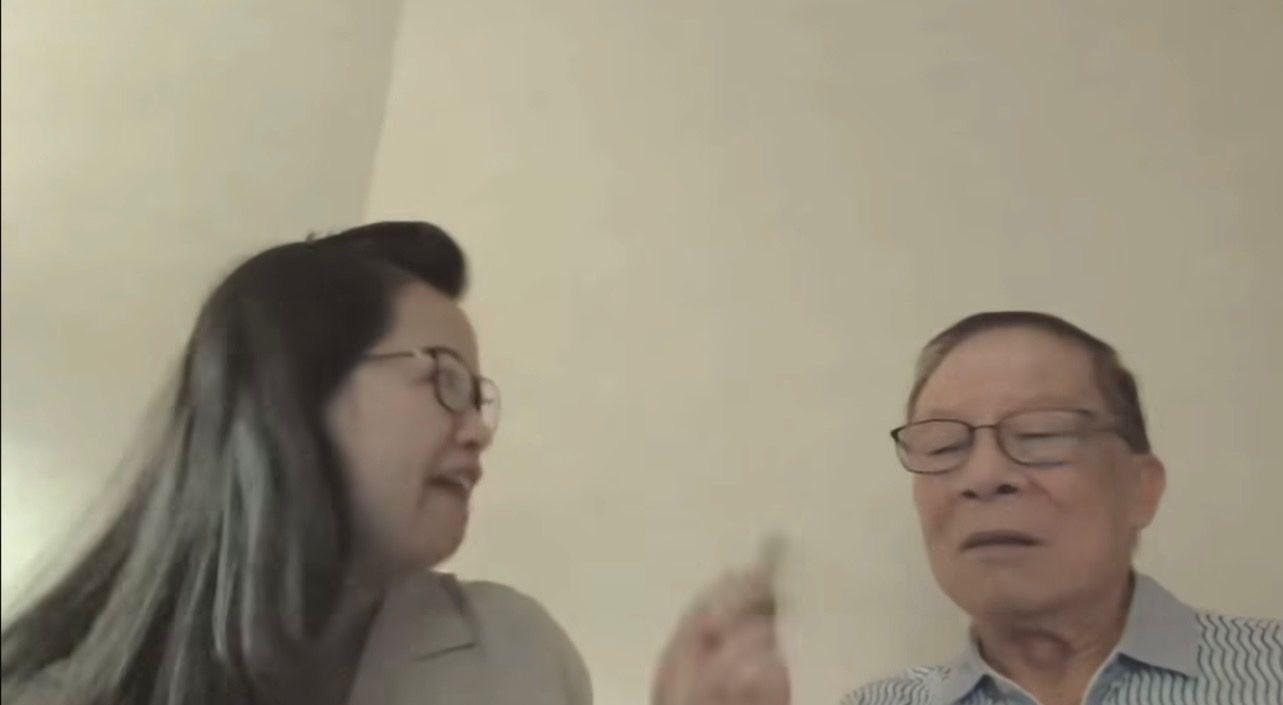 被罵的可怕,表現得相當可憐。