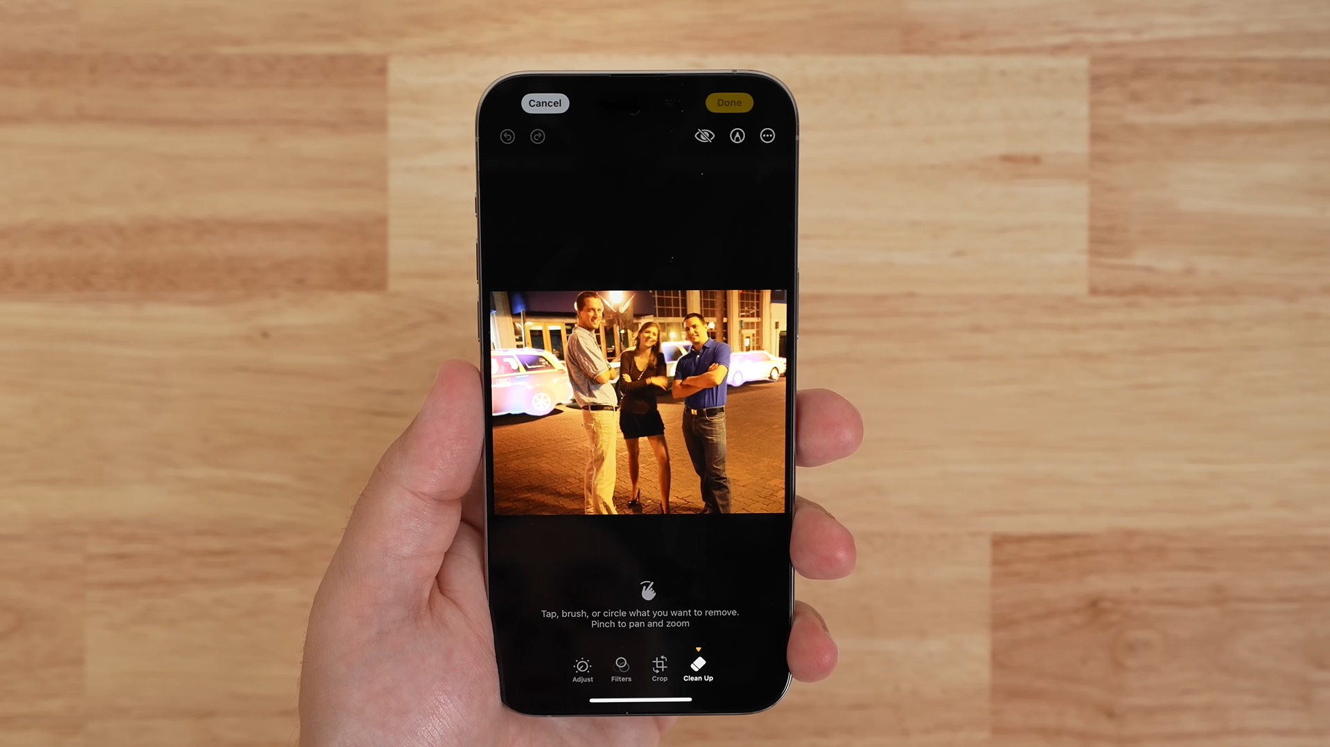 iOS 18|一按iPhone會自動識別可移除的物件。(MacRumors)