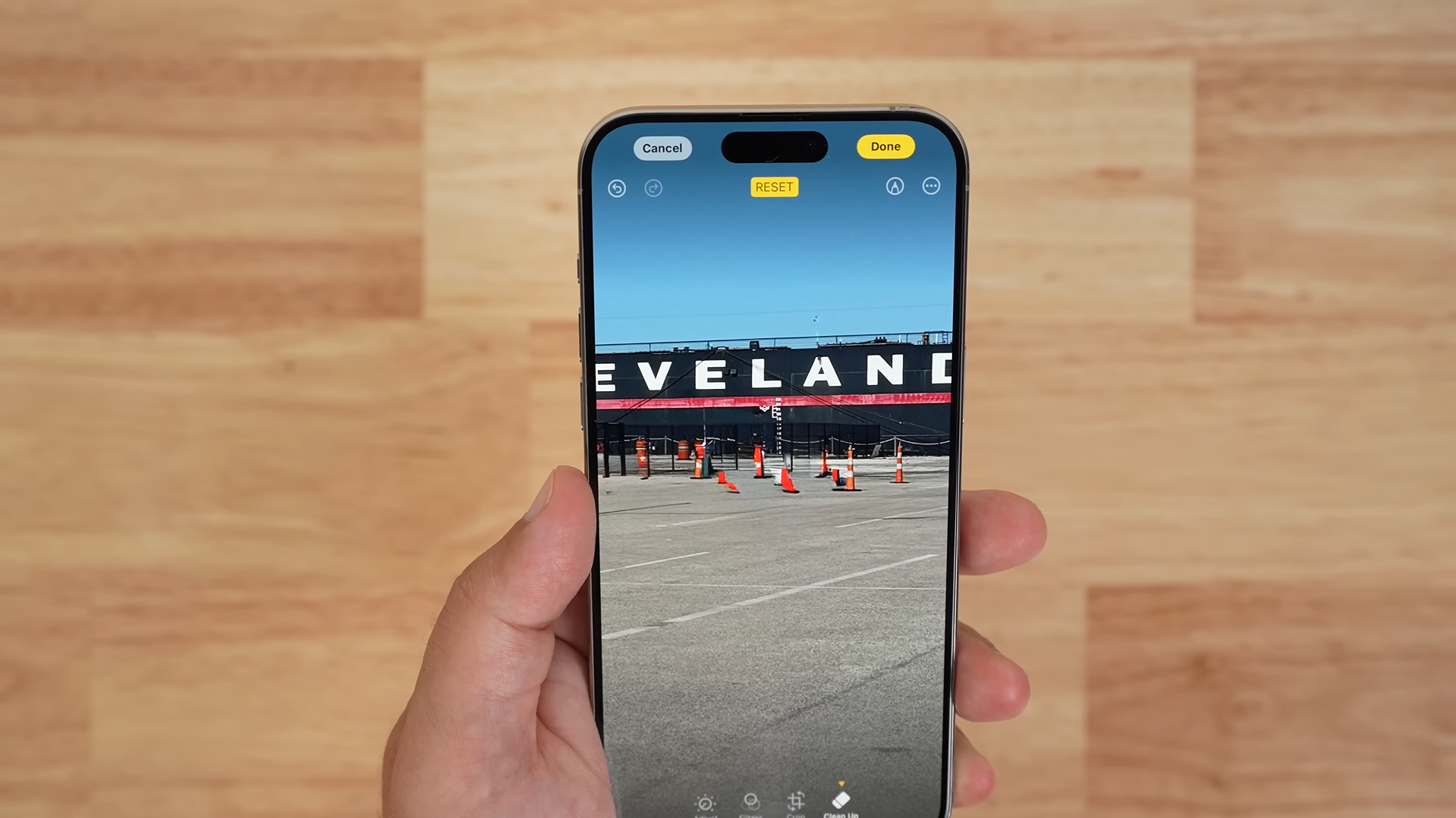 iOS 18|如果背景太雜亂,生成的效果也不好。(MacRumors)