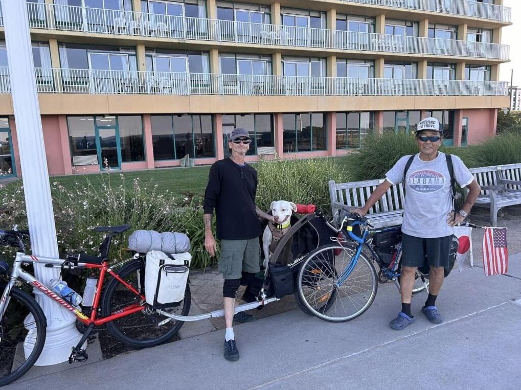 市川榮一在途上認識很多朋友。(互聯網)