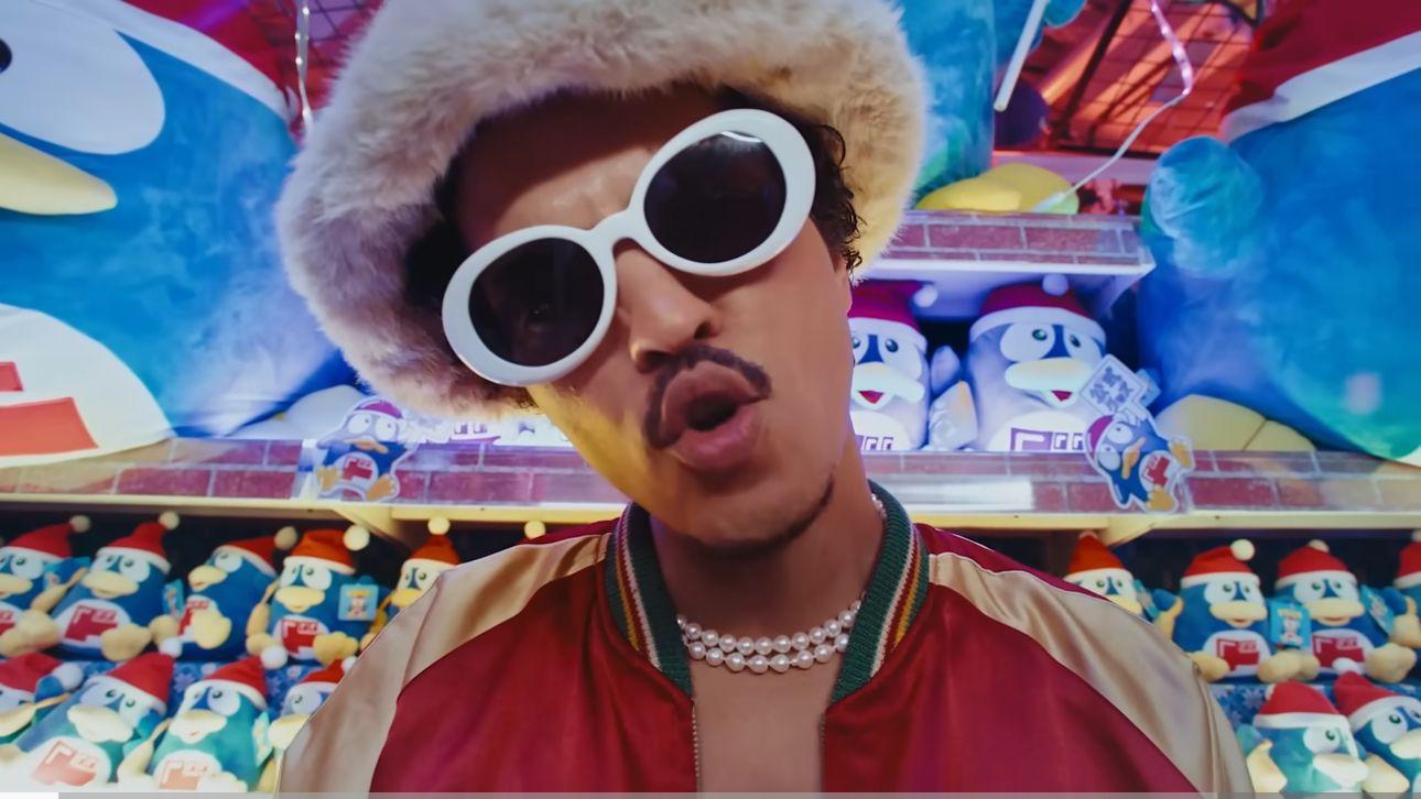 Bruno Mars到澀谷DONKI進行拍攝。