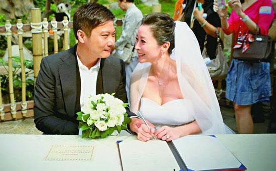錢嘉樂與湯盈盈當年在「盈盈」的見證下註冊結婚。