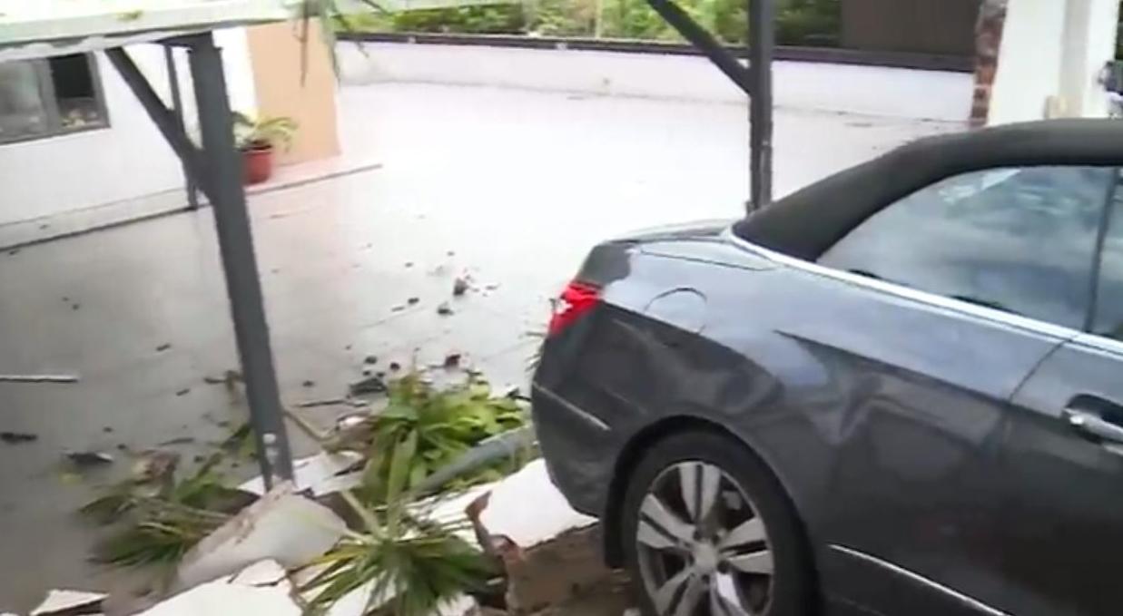 西貢有私家車失事撞毀村屋圍牆(無綫新聞畫面)