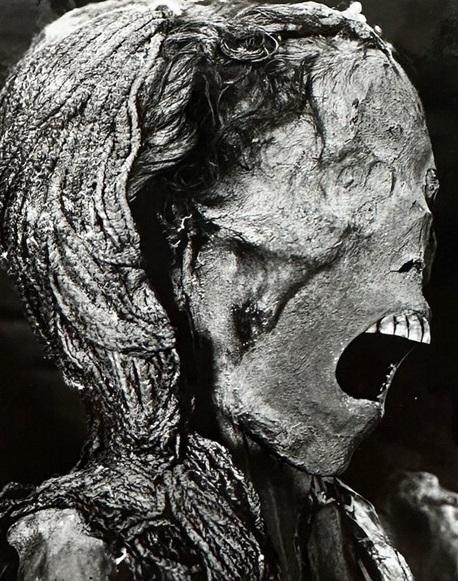 1935年在樂蜀(Luxor)附近出土的古埃及「尖叫女子」木乃伊。(互聯網)