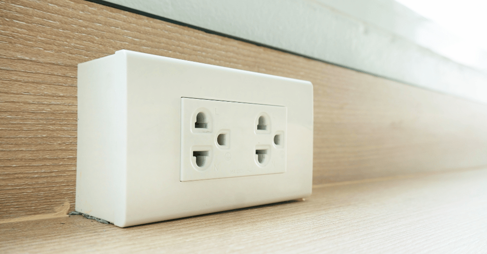 期後蔡生主動提議承包整間屋裝修,於10月份時報價74萬。但工程途中事主想在單位加一些電掣和牆板,於是便通知蔡先生更新報價單,但裝修總數忽然變了117萬。