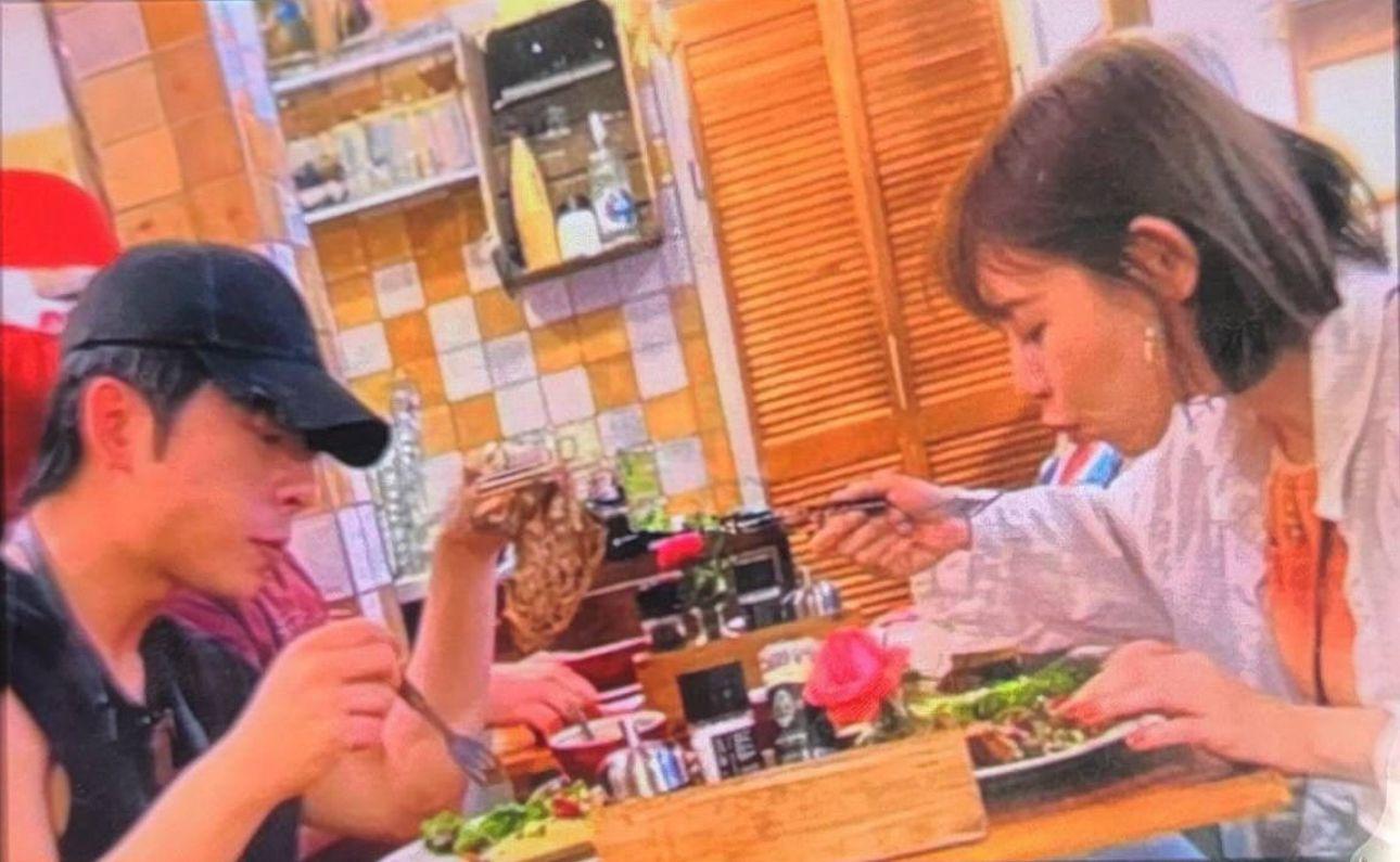 網上流出Edan與林明禎撐枱腳同框照。