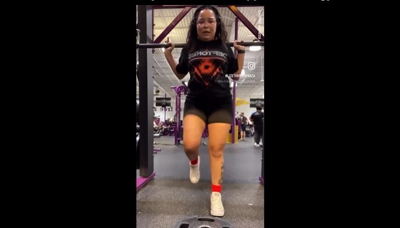 埃斯帕薩健身時自拍短片。(互聯網)