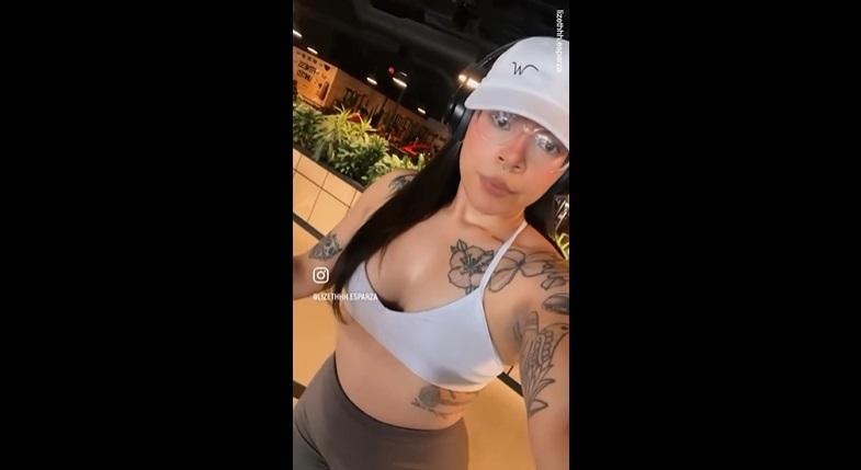 埃斯帕薩健身時自拍短片。(互聯網)