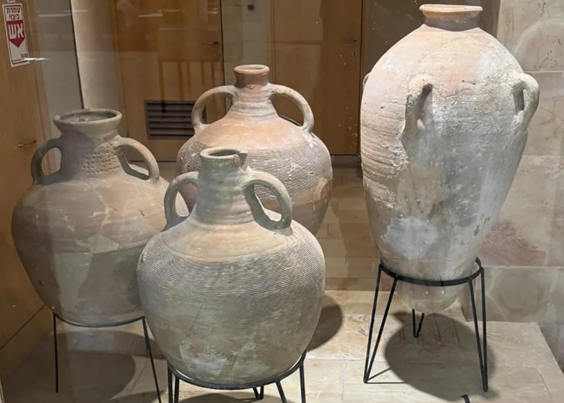 約3,500年歷史的珍稀陶罐「出事」前完好無缺。(互聯網)