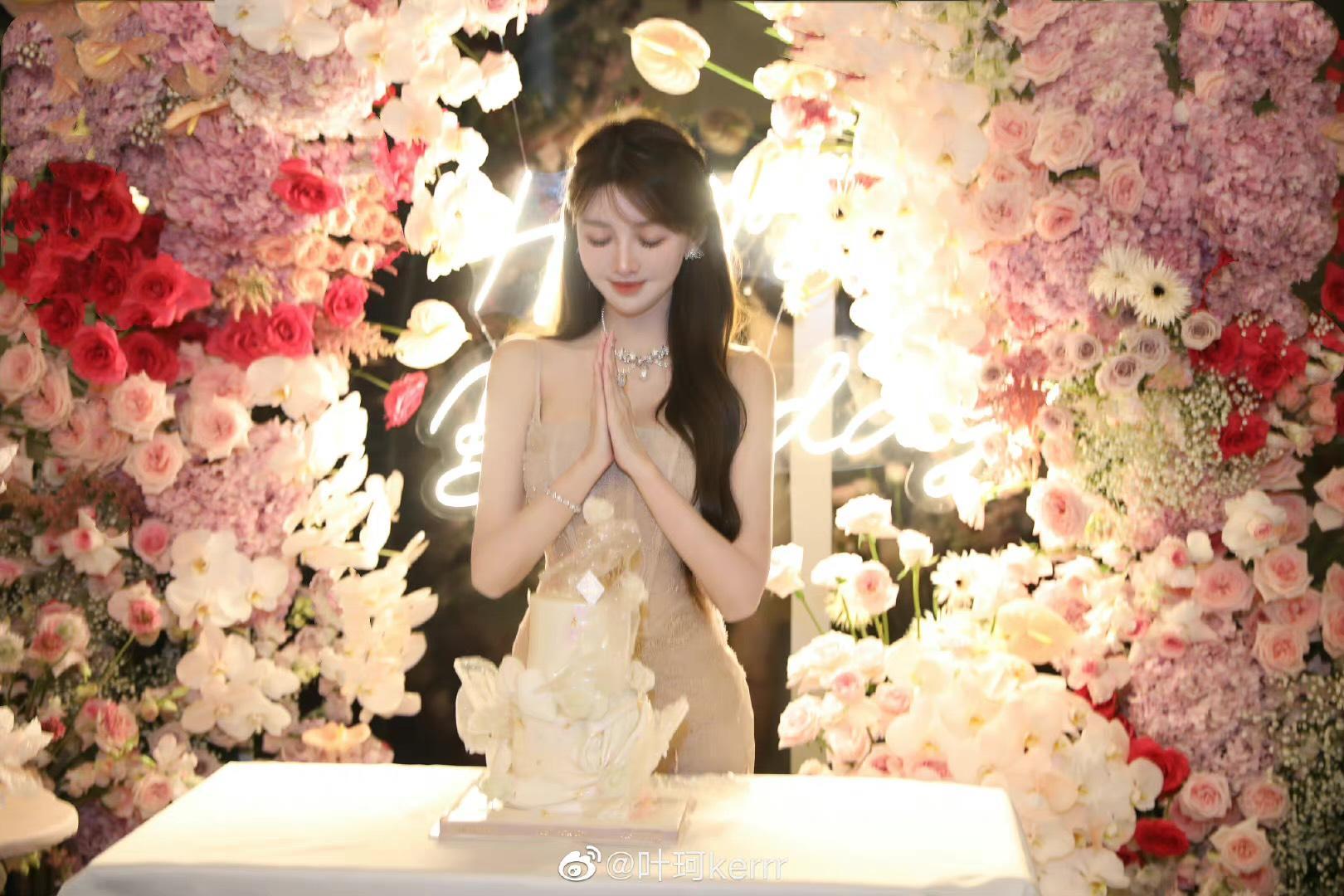 Angelababy現身香港政協活動 黃曉明拖新歡七夕約會登熱搜