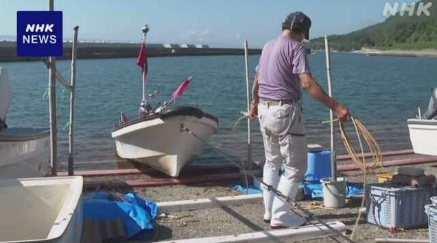 新潟縣佐渡市漁船返航,做好防準備。(互聯網)