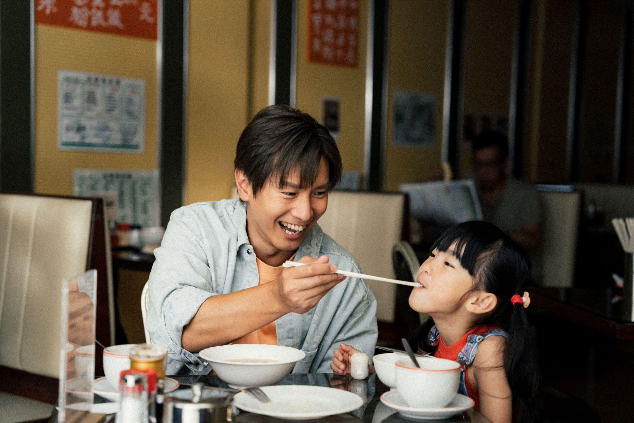 Jason今次安排女兒Abi及Audrey參與MV演出。