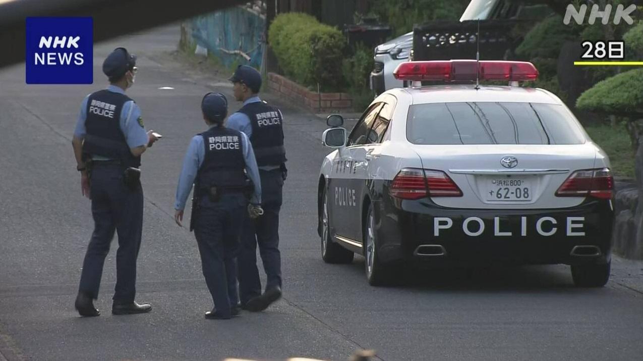 多名警員案發當日到民宅調查。(互聯網)