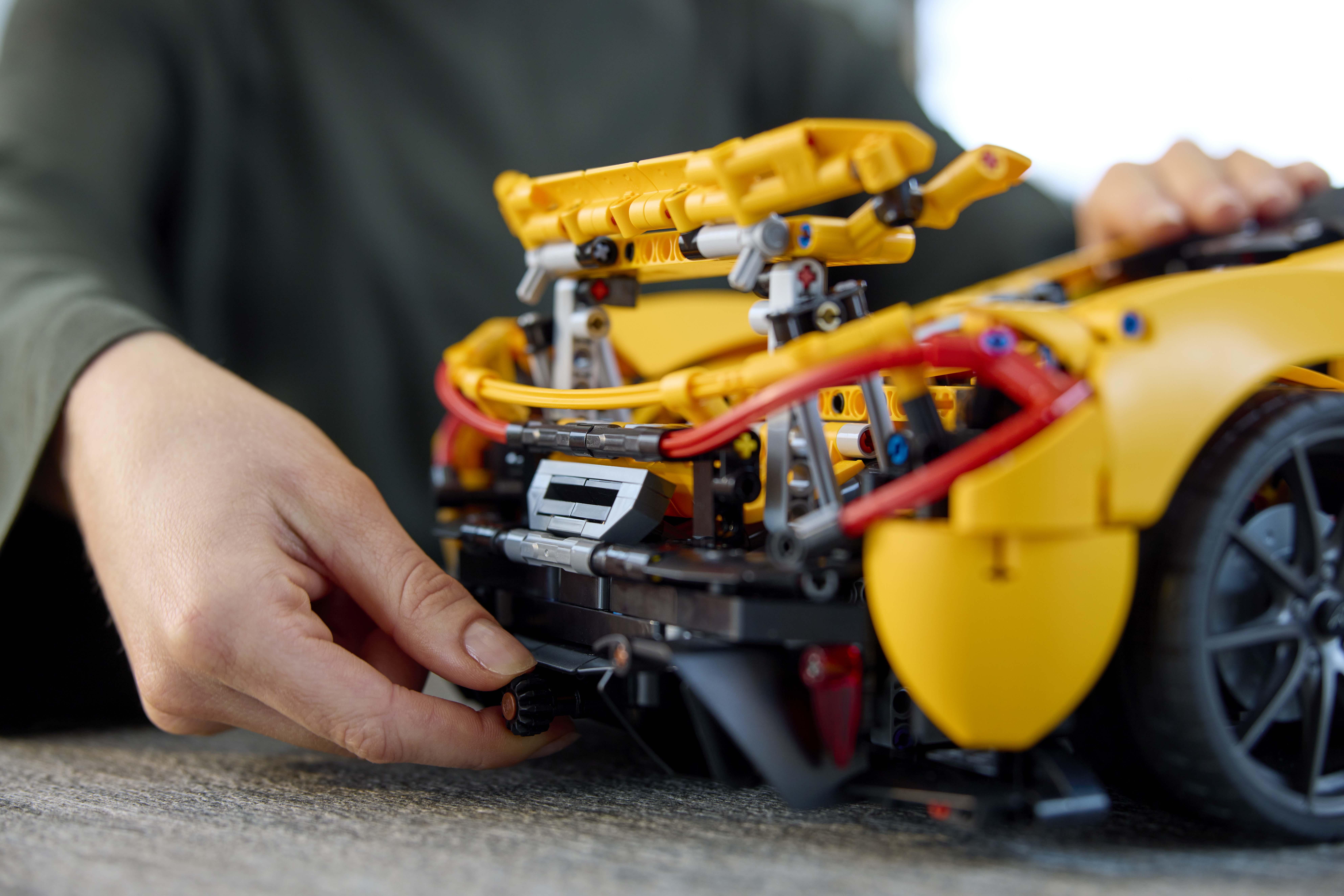 車尾亦有大量細節可以玩。