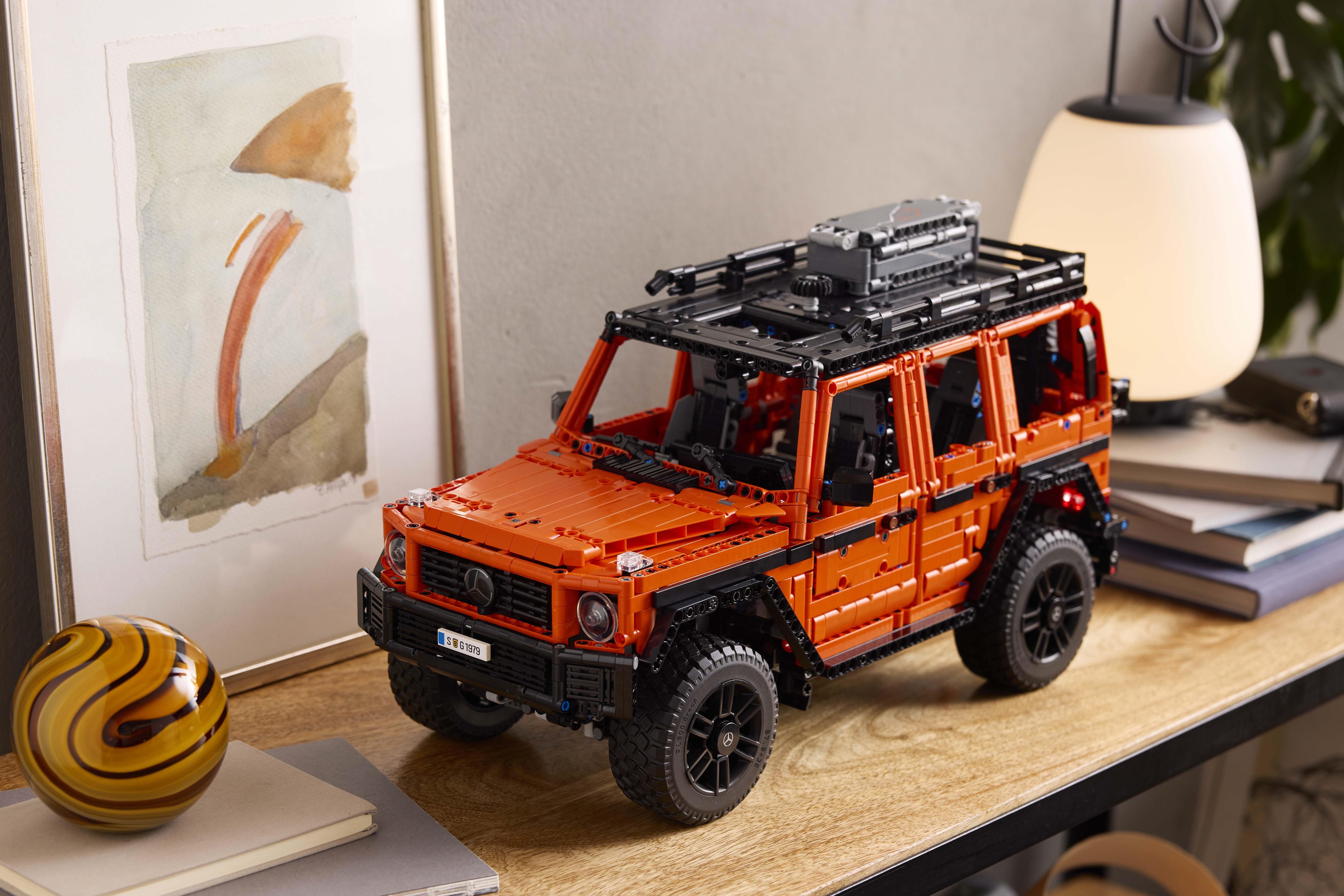 LEGO Technic Mercedes-Benz G 500以鮮橙色示人,充滿戶外越野風格。