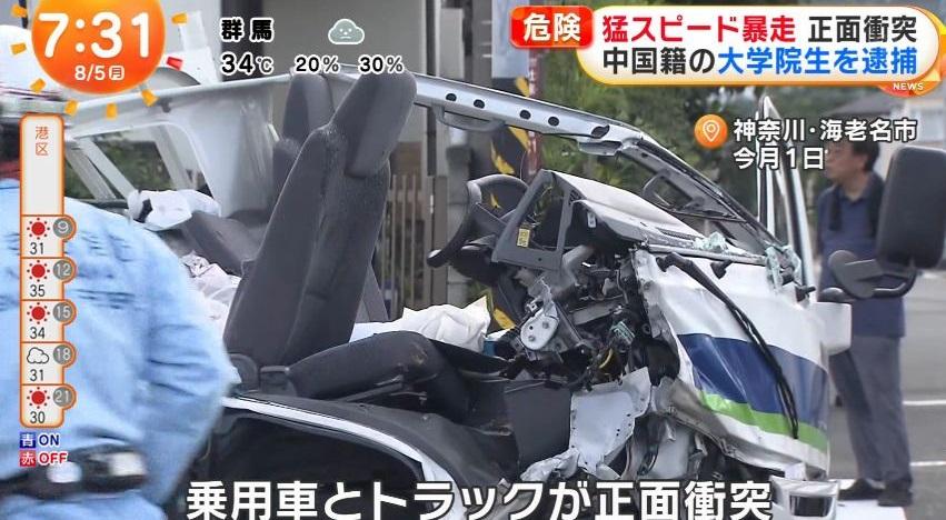 小型貨車被削頂,57歲司機重傷不治。(互聯網)