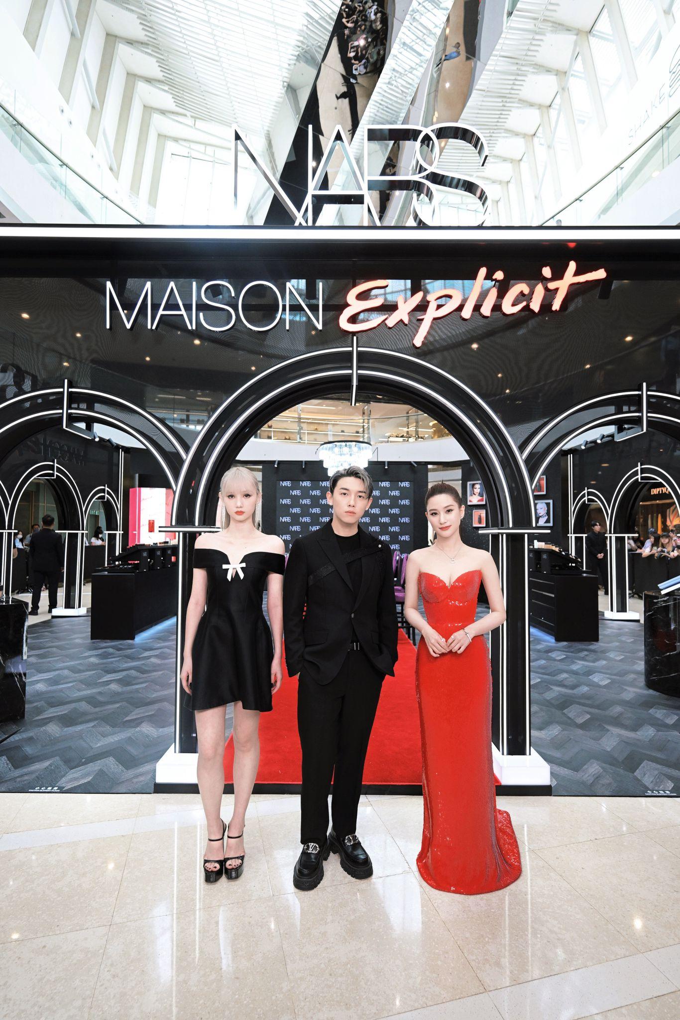 MC張天賦連同小師妹歸綽嶢Nancy,以及何超蓮出席化妝品牌活動。