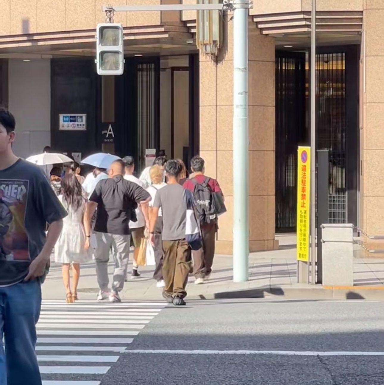 網民分享的照片見到,Sammi與許志安的穿搭都打扮得相當樸素。