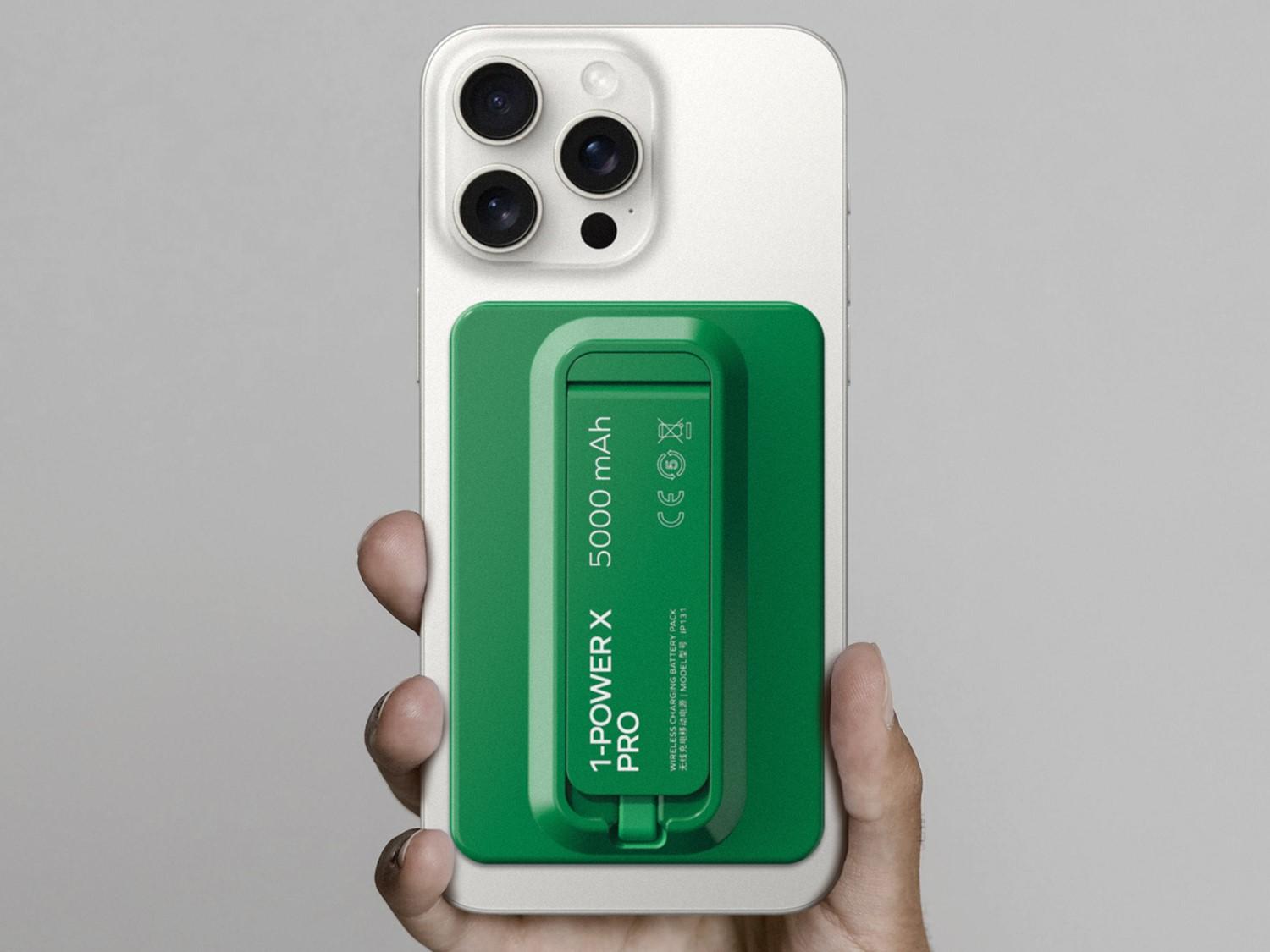 磁吸設計一吸即充,同時設有USB-C充電線。