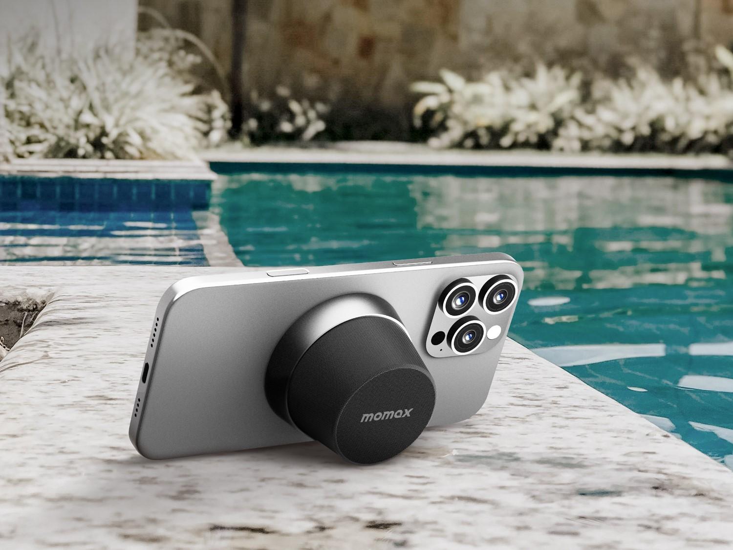 可吸附在手機後變成支架,並配有IPX6防潑水級別。