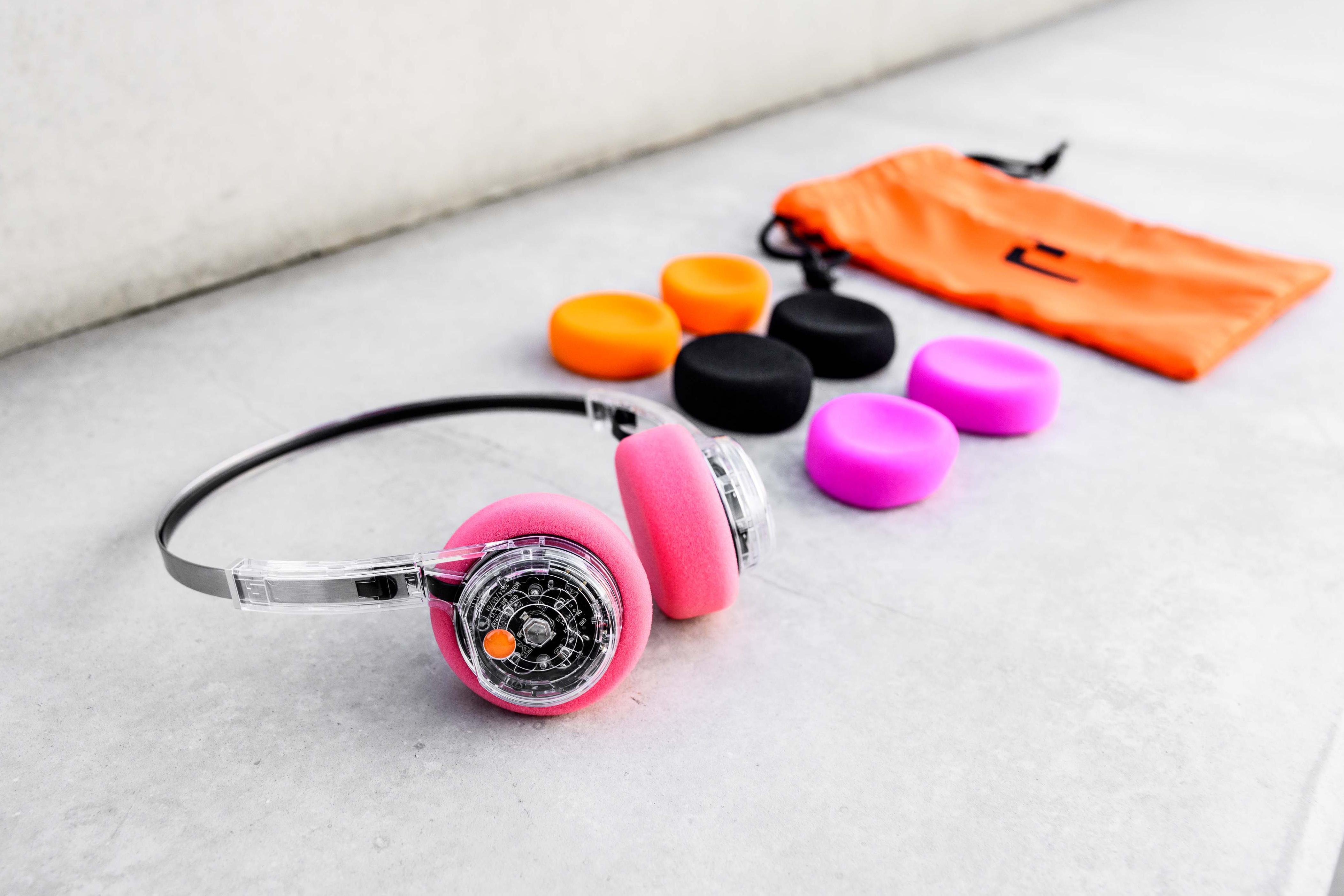 別注版本MONDO On-Ear Freestyle共有粉紅、黑、橙及紫色耳墊。