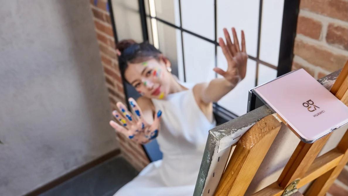 HUAWEI nova Flip以自拍作為賣點,可作懸停及多角度攝影。