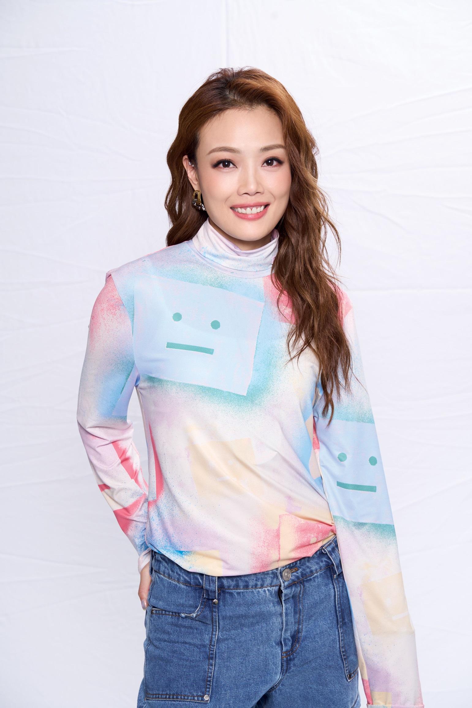 Joey自然地由機械人聲,慢慢轉自充滿感情的語調。